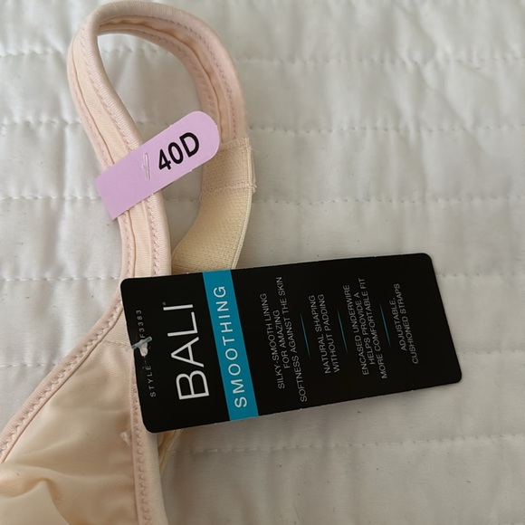 Bali Smoothing Bra Style #3383/B543 Cream Colored 40D NWT - Picture 3 of 4